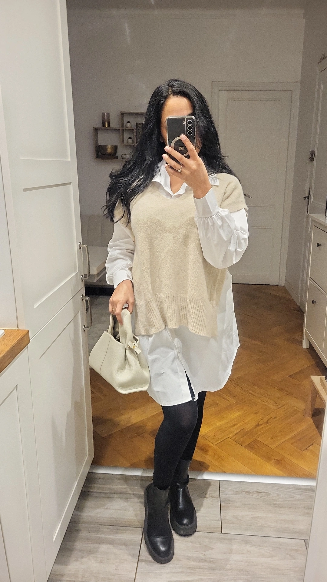 PULL SANS MANCHES BEIGE