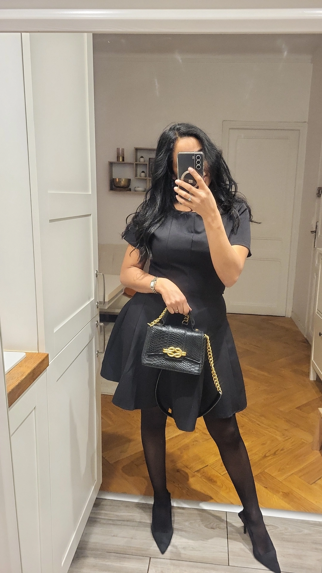 LA PETITE ROBE NOIRE