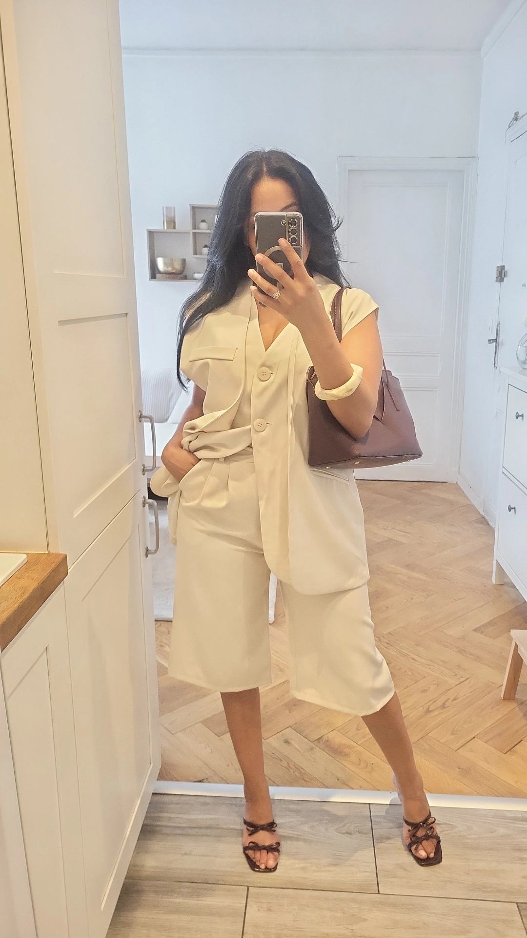 Ensemble Bermuda et son blazer gilet nude