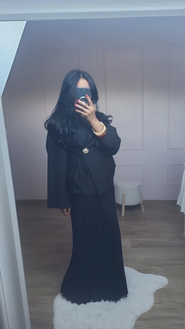 Ensemble jupe plissée et son Haut Noir – Image 3
