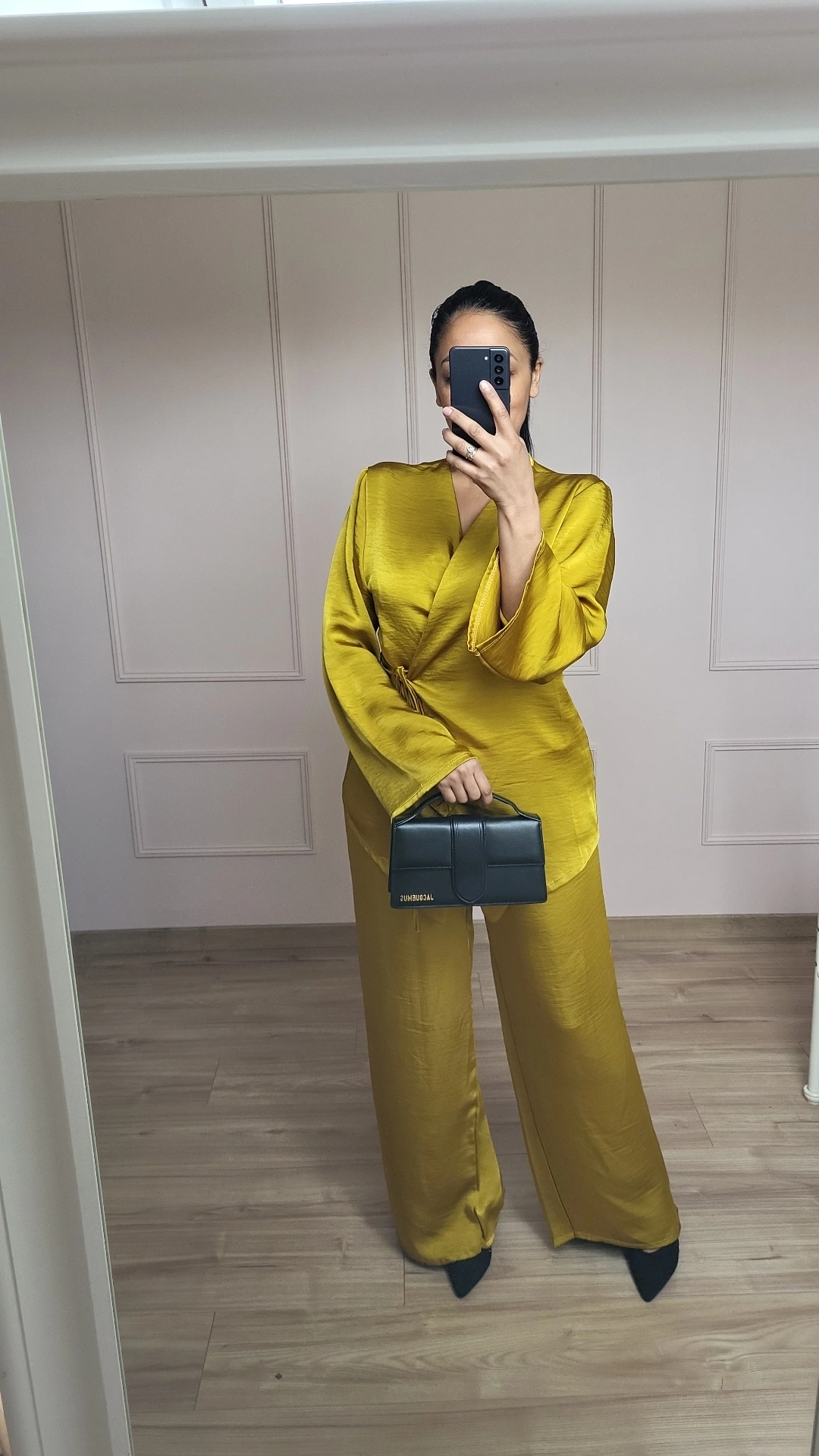 ENSEMBLE LUNE DE SATIN JAUNE ROYAL